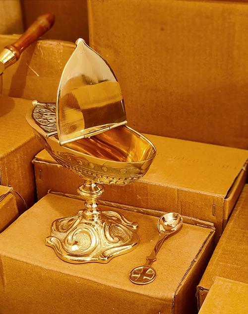 金色带勺香船（16.5×13厘米）——德国进口礼仪提炉配套器具商贸指南